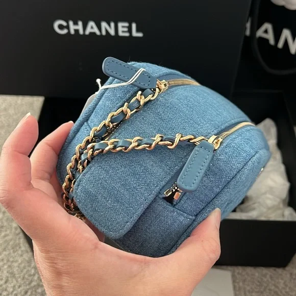 Chanel denim make up bag - Picture 3 of 6